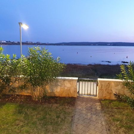 Summertime Apartmani Povljana Luaran gambar