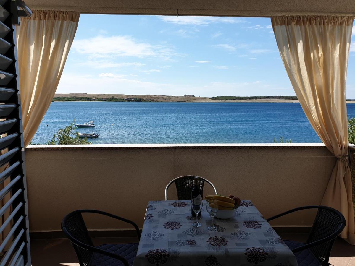 Summertime Apartmani Povljana Luaran gambar