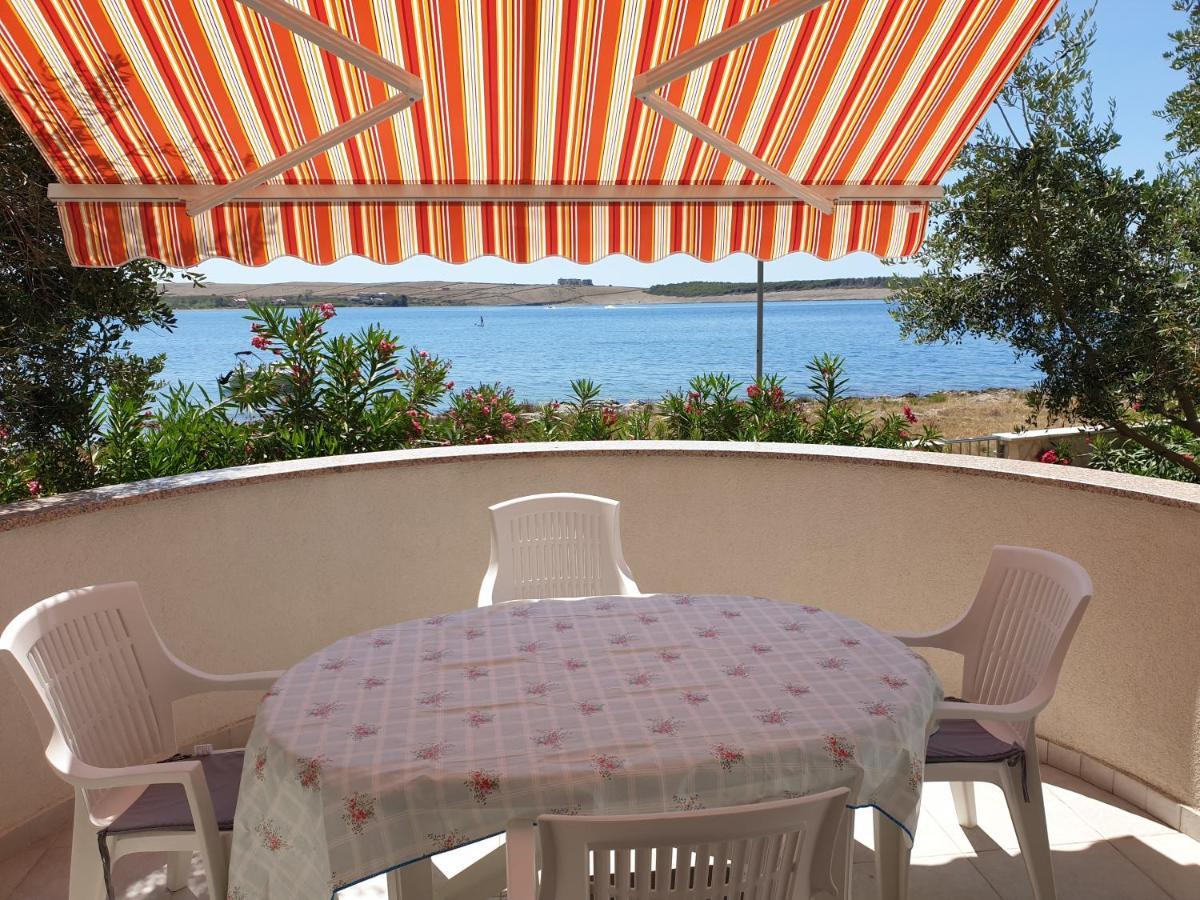 Summertime Apartmani Povljana Luaran gambar