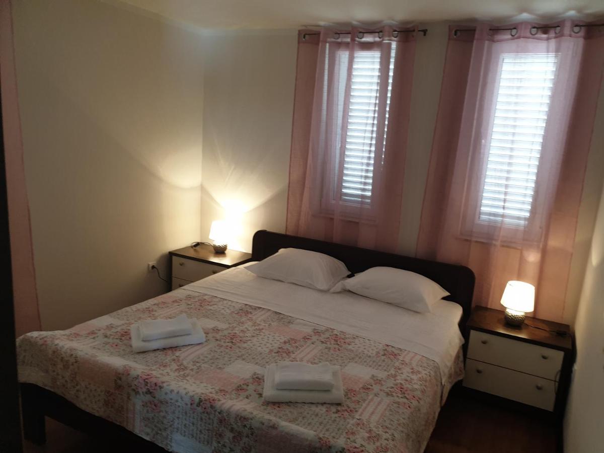 Summertime Apartmani Povljana Luaran gambar