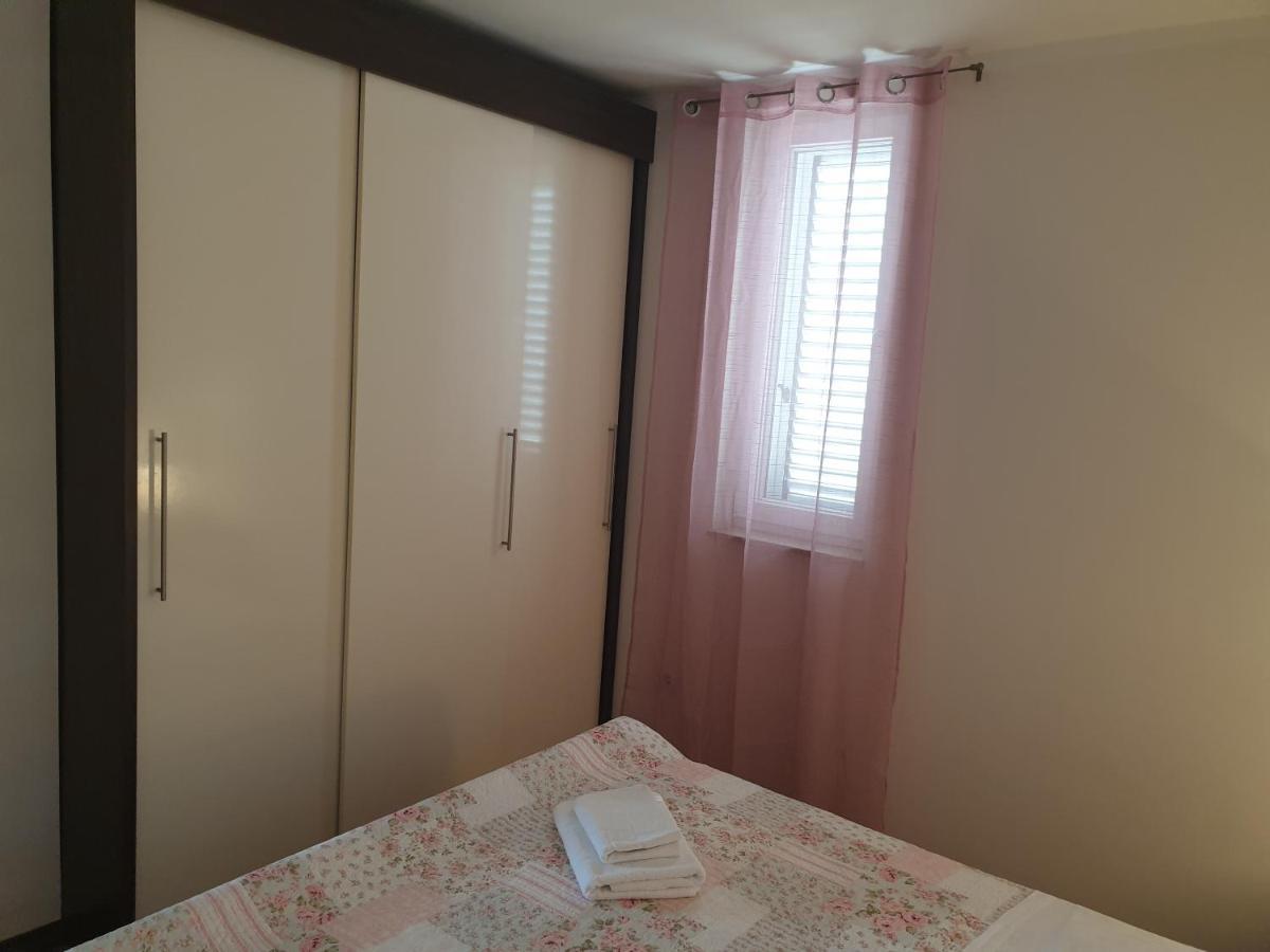 Summertime Apartmani Povljana Luaran gambar