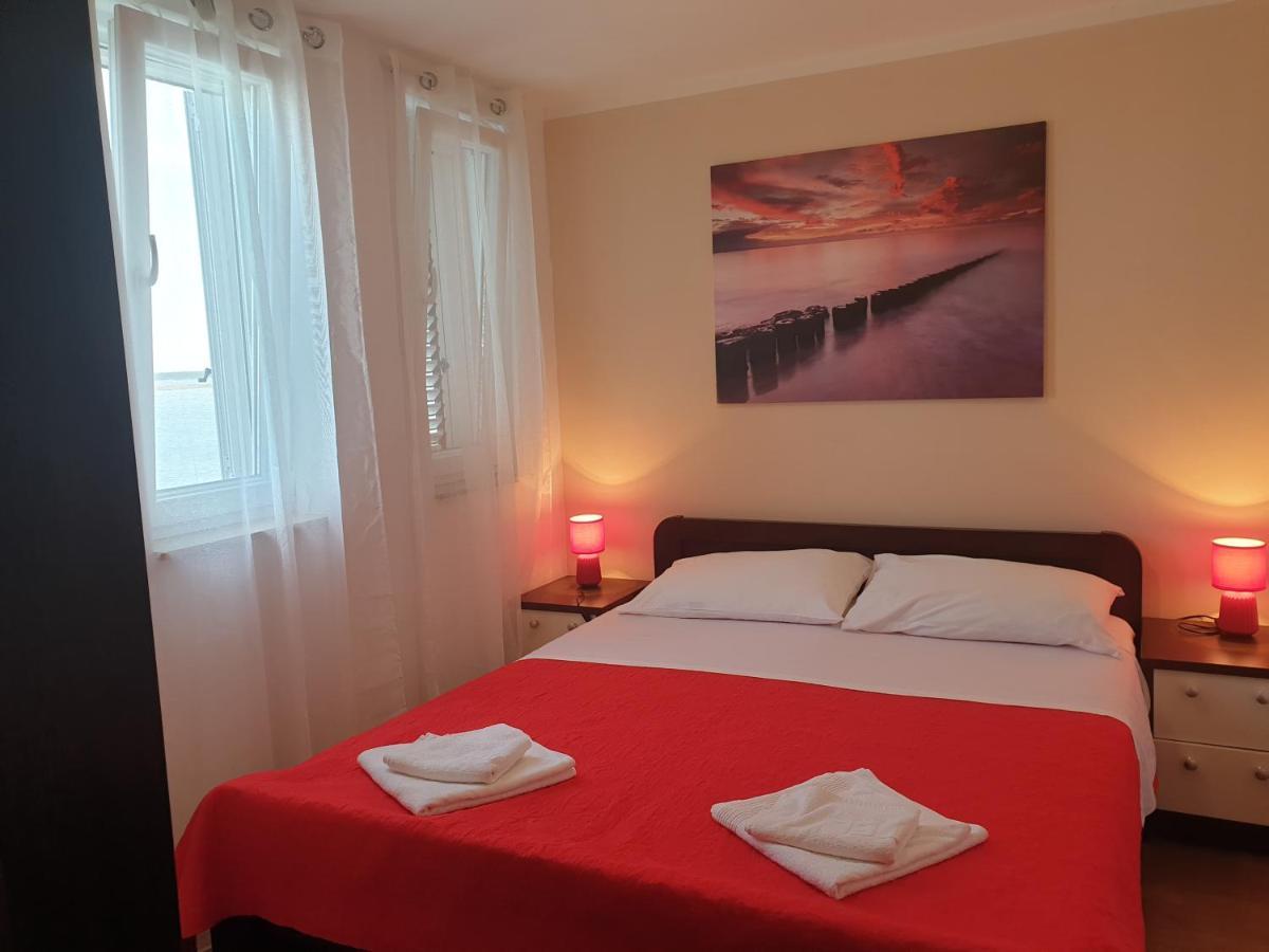 Summertime Apartmani Povljana Luaran gambar