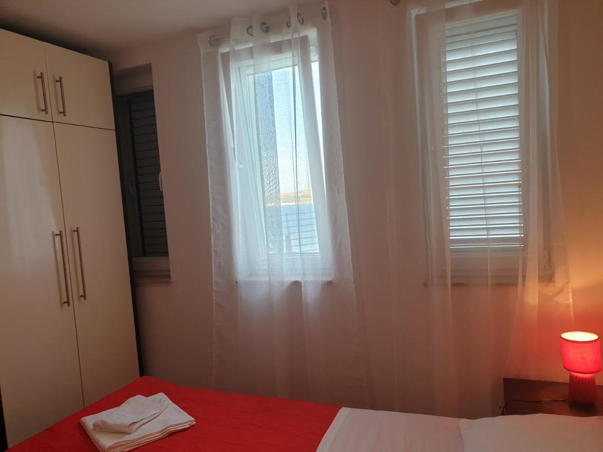 Summertime Apartmani Povljana Luaran gambar
