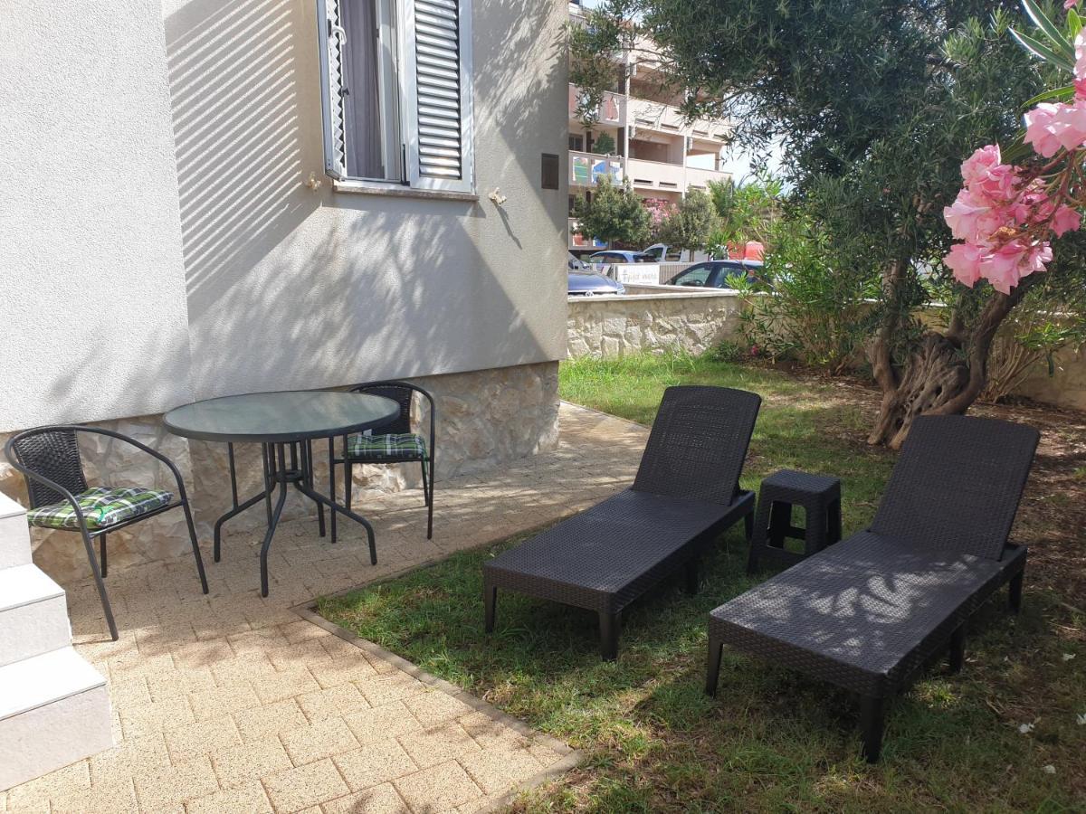 Summertime Apartmani Povljana Luaran gambar