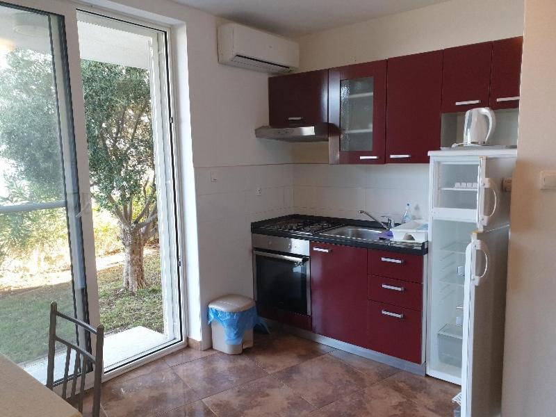 Summertime Apartmani Povljana Luaran gambar